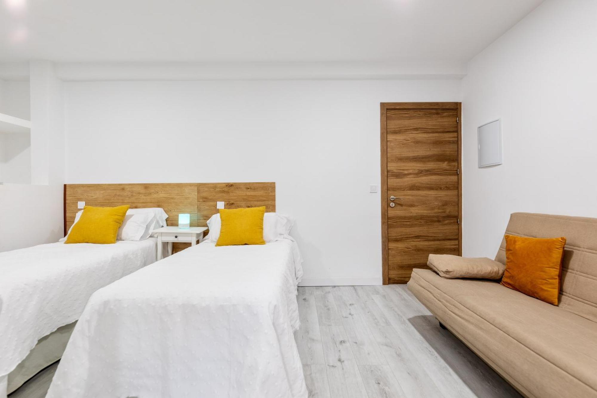 Los Apartamentos Jacinto Benavente Centro Madrid Exterior photo