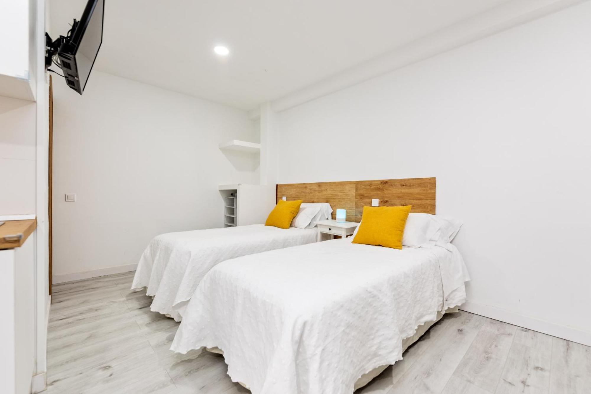 Los Apartamentos Jacinto Benavente Centro Madrid Exterior photo