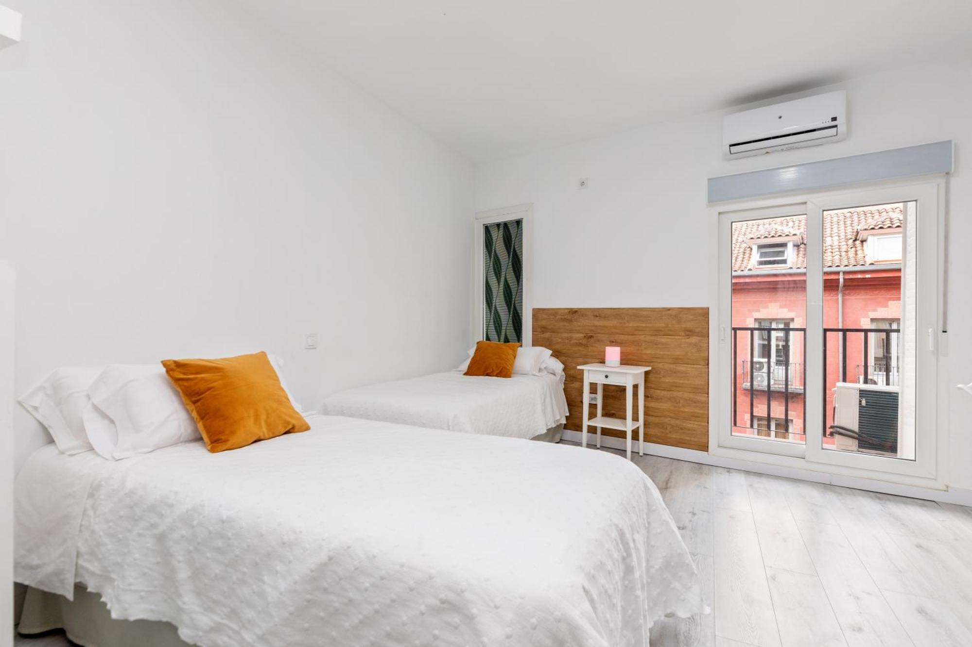 Los Apartamentos Jacinto Benavente Centro Madrid Exterior photo