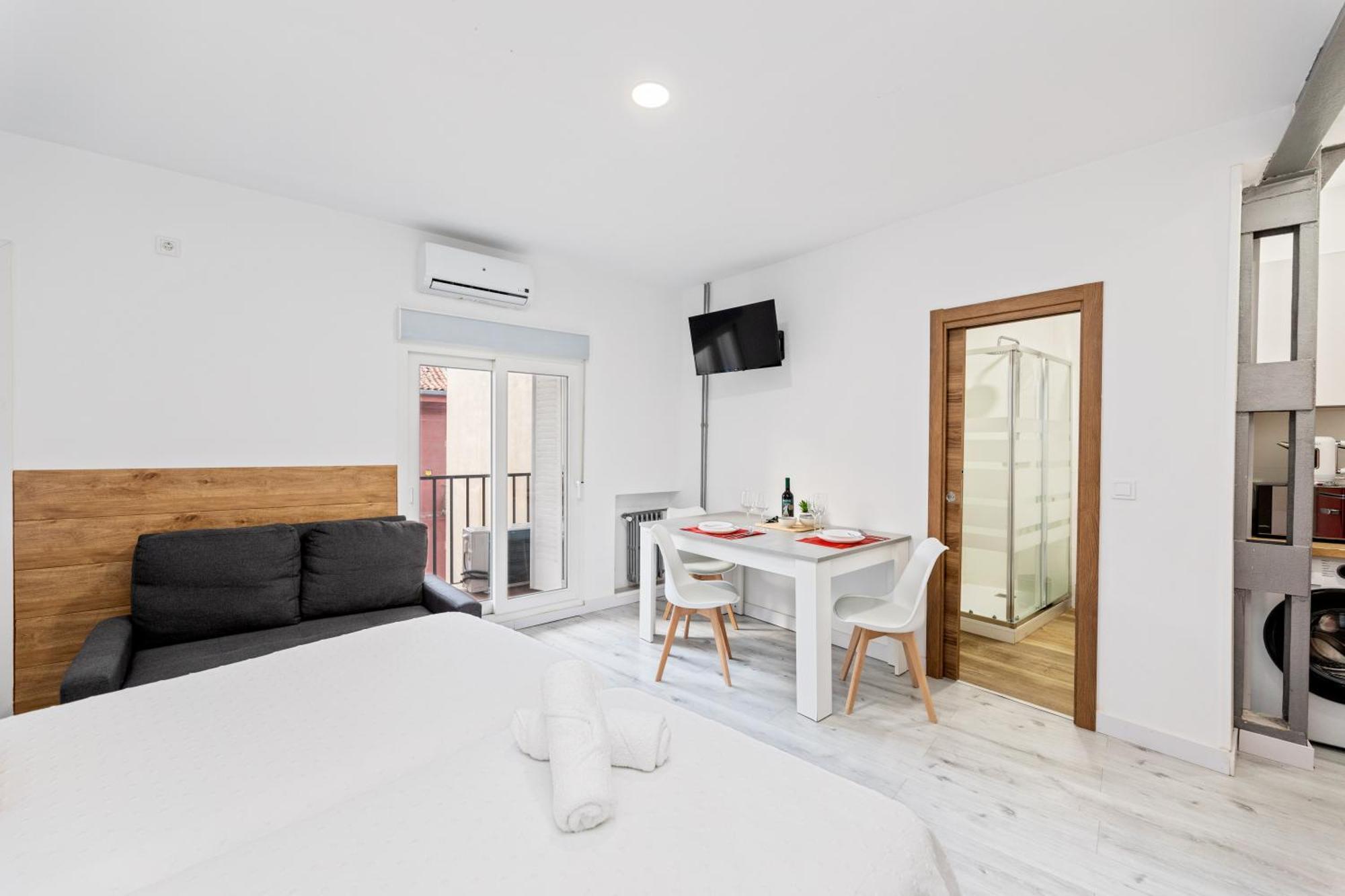 Los Apartamentos Jacinto Benavente Centro Madrid Exterior photo