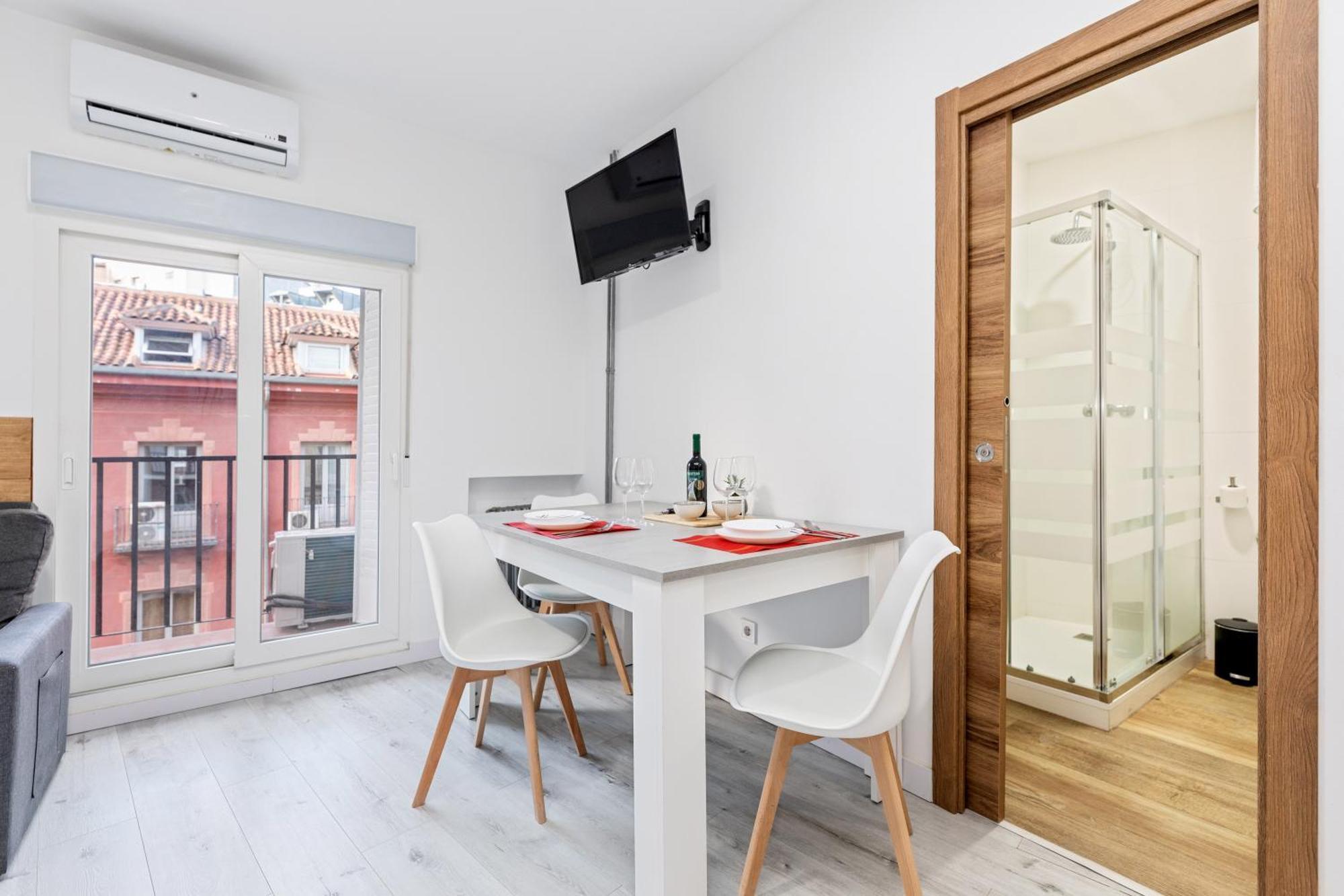 Los Apartamentos Jacinto Benavente Centro Madrid Exterior photo