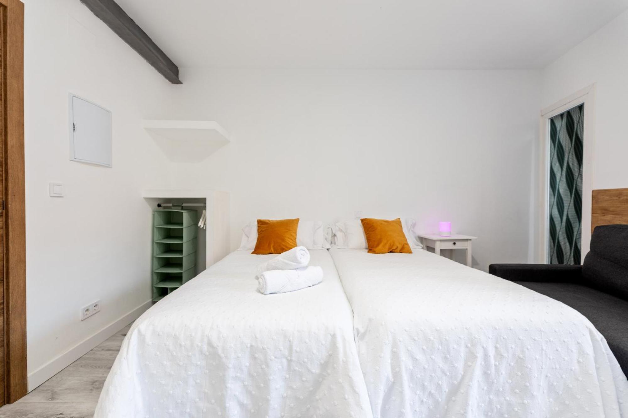 Los Apartamentos Jacinto Benavente Centro Madrid Exterior photo