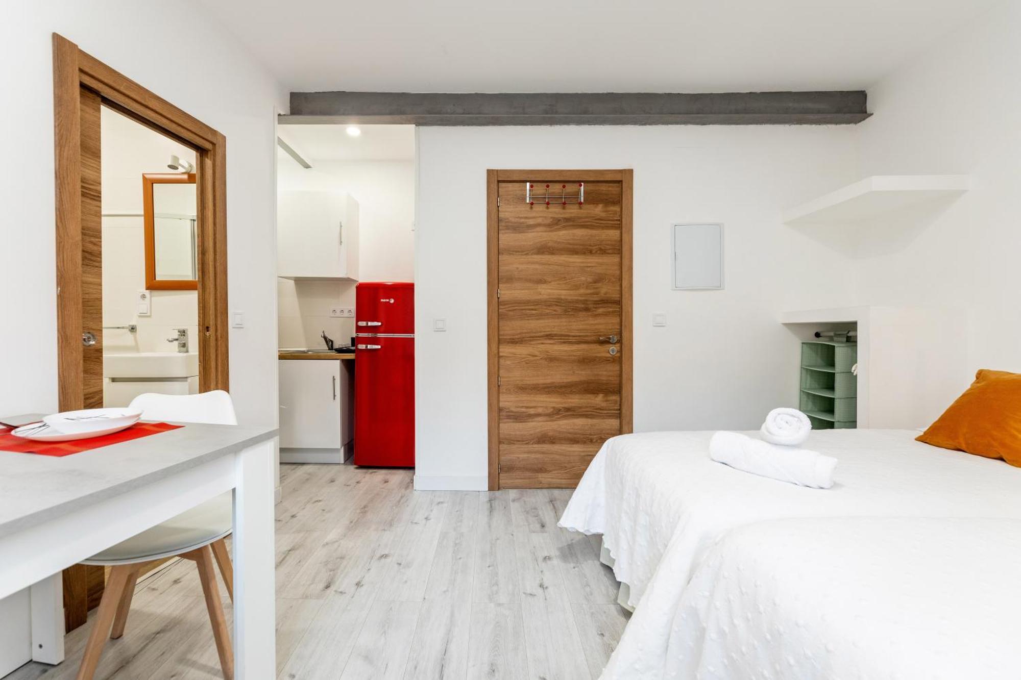 Los Apartamentos Jacinto Benavente Centro Madrid Exterior photo