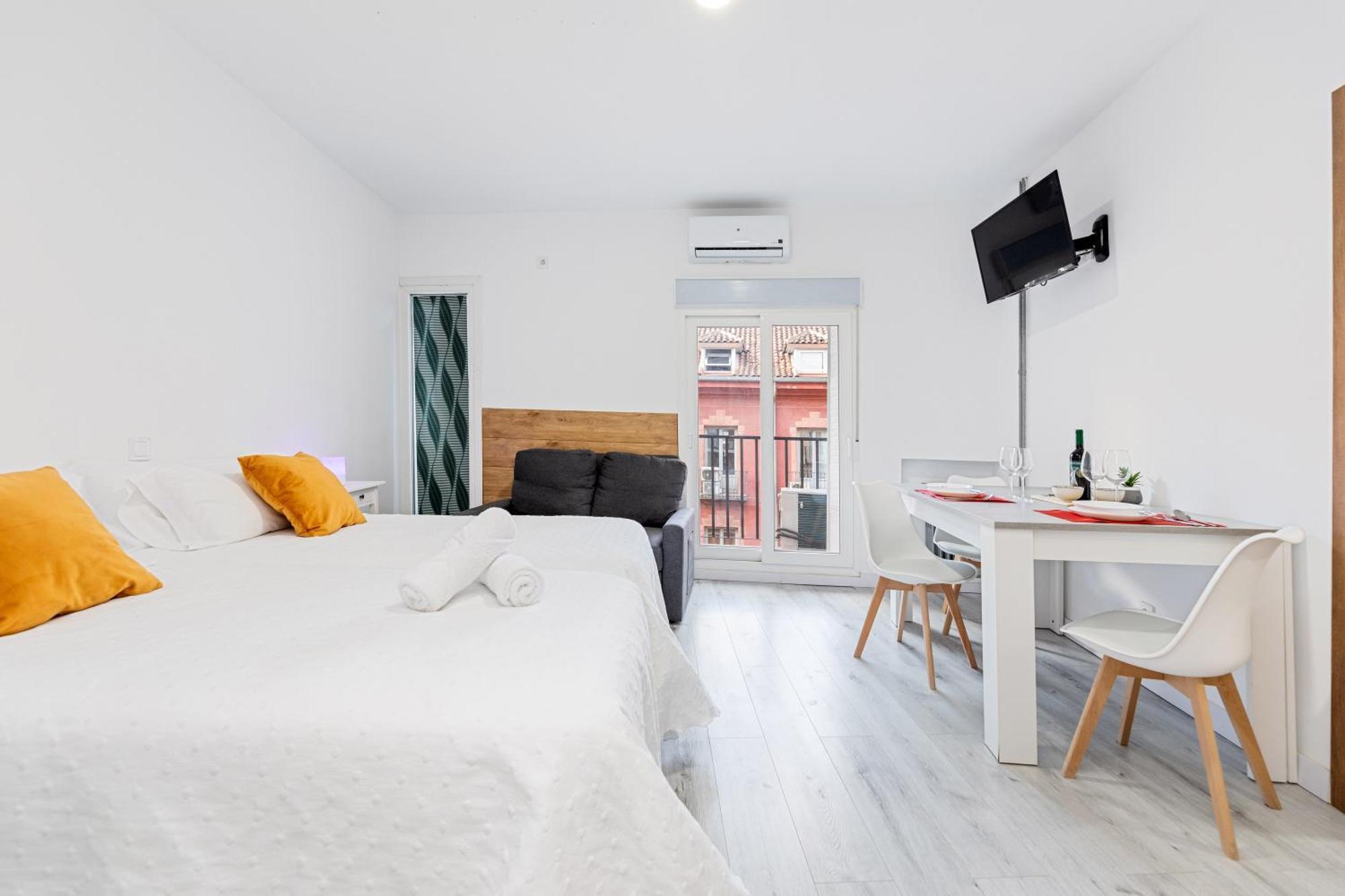 Los Apartamentos Jacinto Benavente Centro Madrid Exterior photo